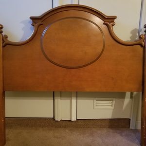 QUEEN headboard. GOOD condition. FREE DELIVERY!